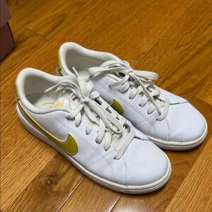Nike White leather Sneakers with Yellow Accents
